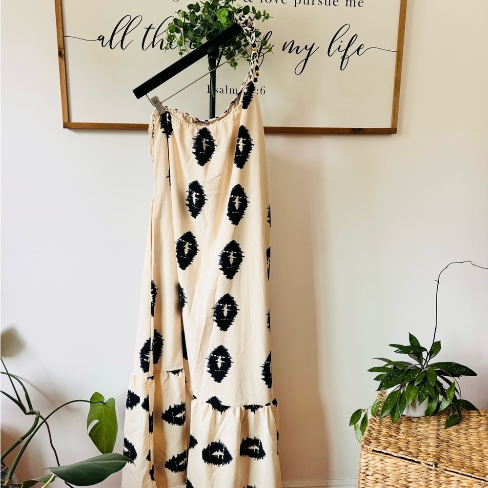 NWT one shoulder loose fitting beautiful ivory and black printed ruffled dress - Picture 10 of 13